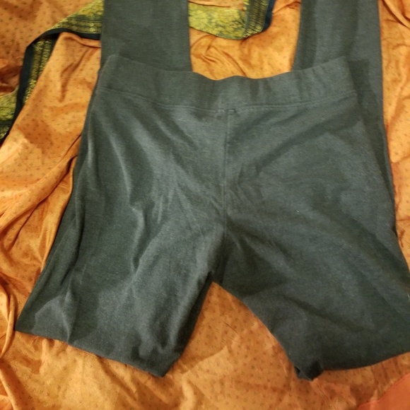 FREE WITH BUNDLE PURCHASE Aeropostale Leggings - Picture 3 of 5